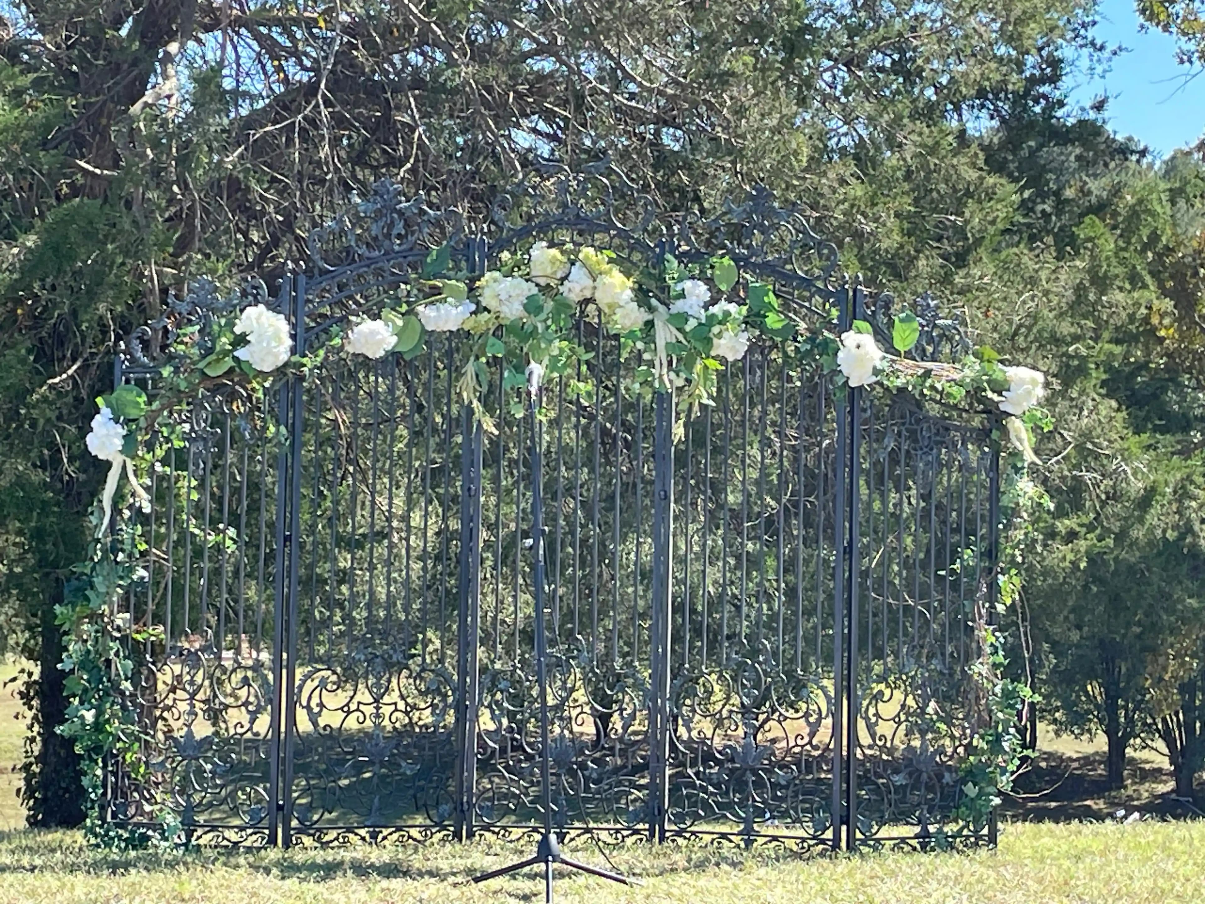 Elegant wedding arch as a backdrop for wedding inspirations