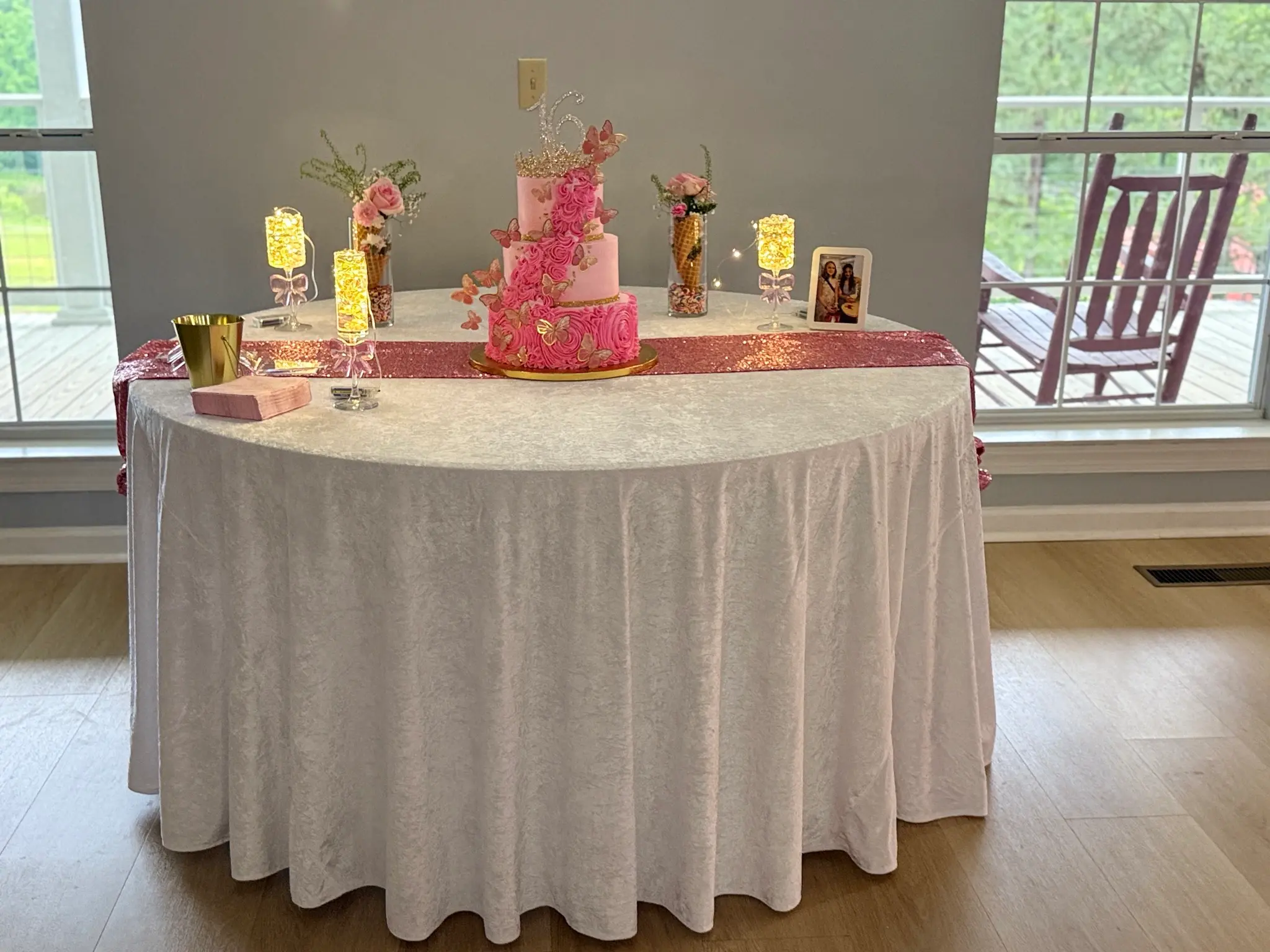 Specialty Cake Table Linens (120-inch Round)